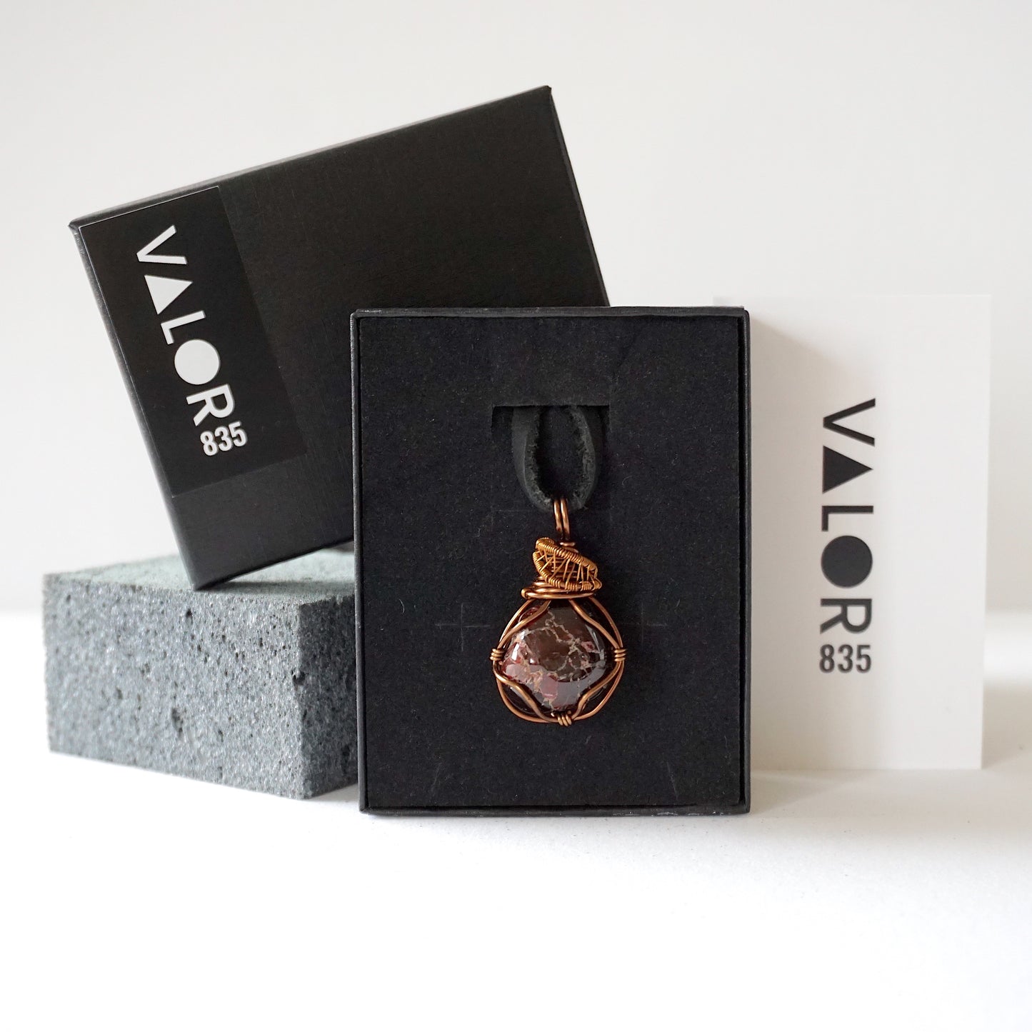 THE FOUNDATION MAKER PENDANT / GARNET