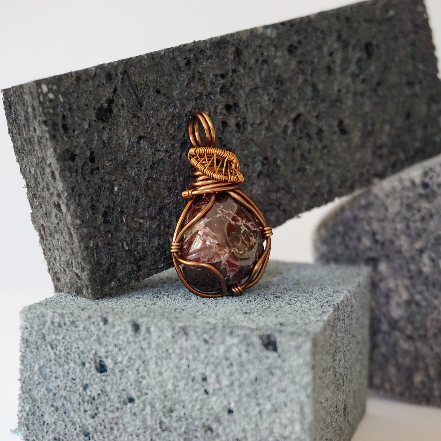 THE FOUNDATION MAKER PENDANT / GARNET