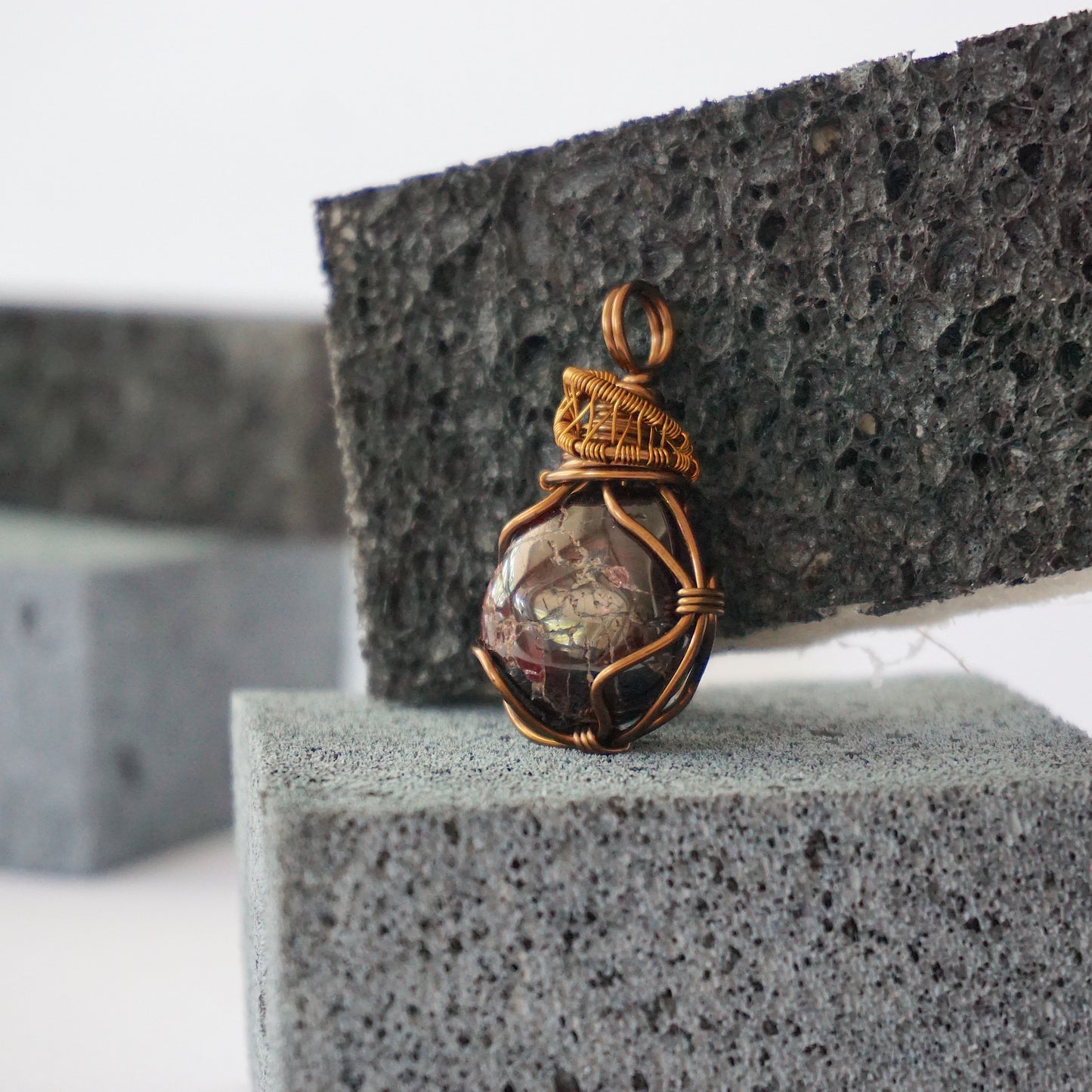 THE FOUNDATION MAKER PENDANT / GARNET