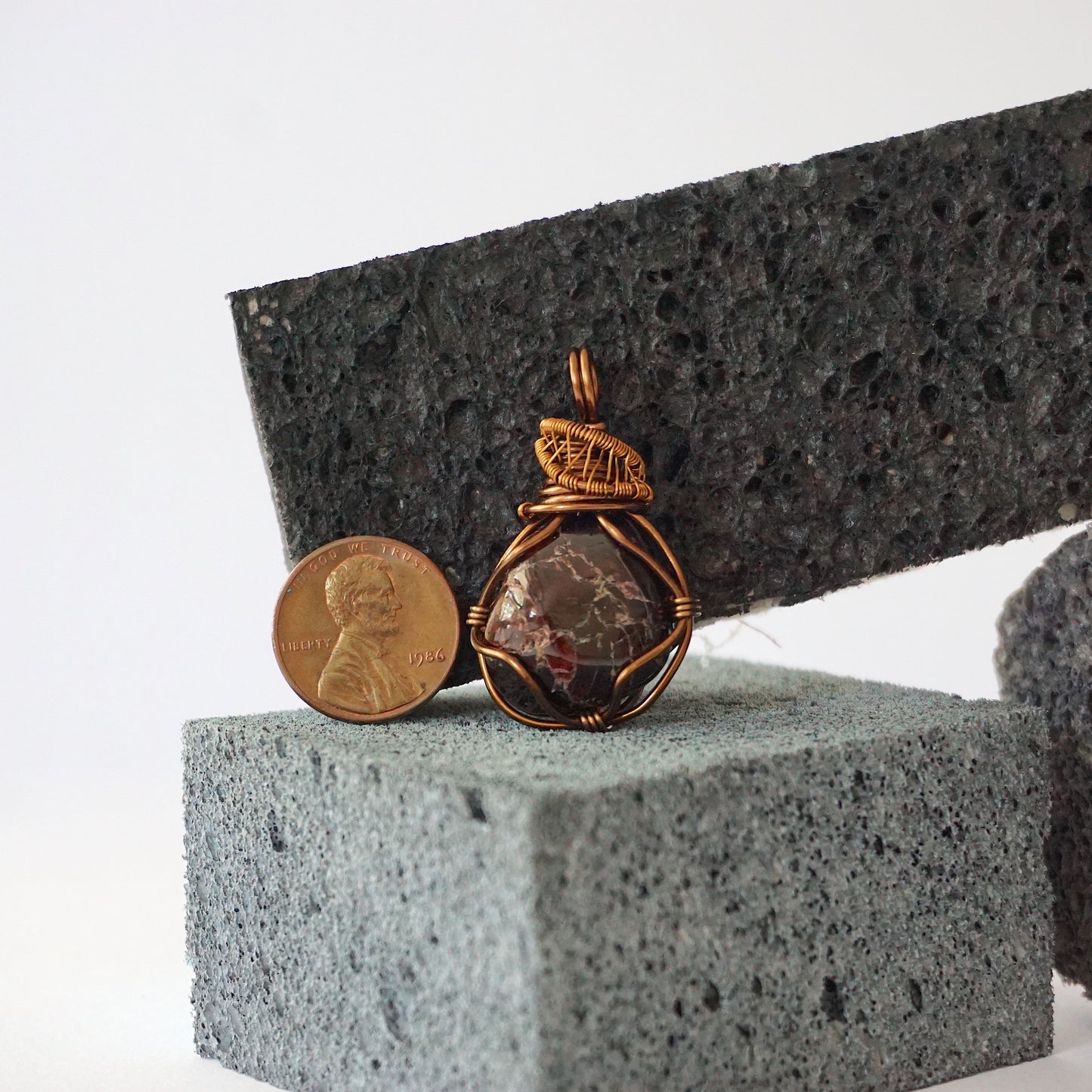 THE FOUNDATION MAKER PENDANT / GARNET