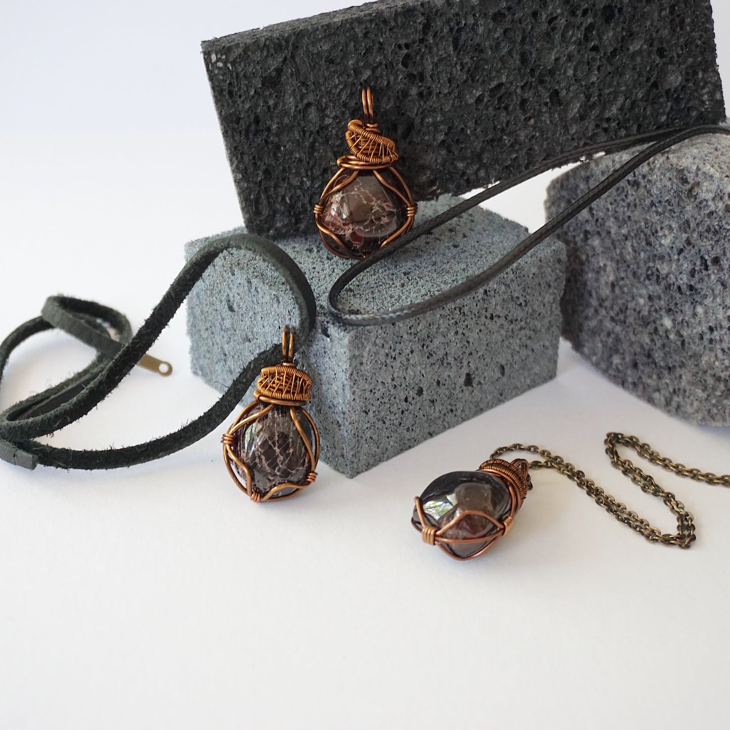 THE FOUNDATION MAKER PENDANT / GARNET