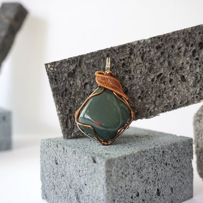 THE ADVENTUROUS PENDANT / BLOODSTONE