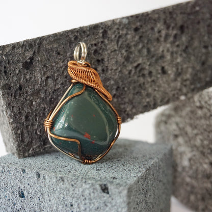 THE ADVENTUROUS PENDANT / BLOODSTONE