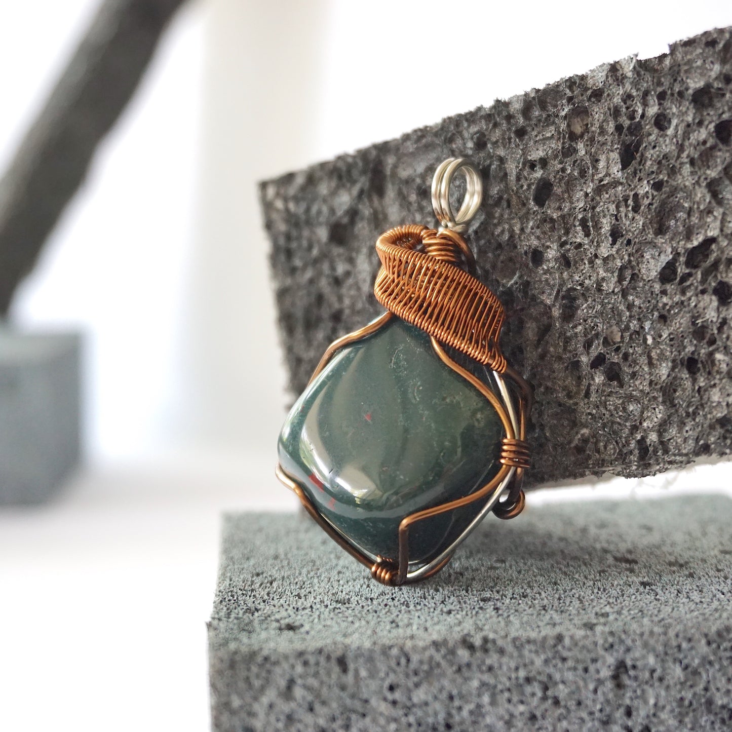 THE ADVENTUROUS PENDANT / BLOODSTONE