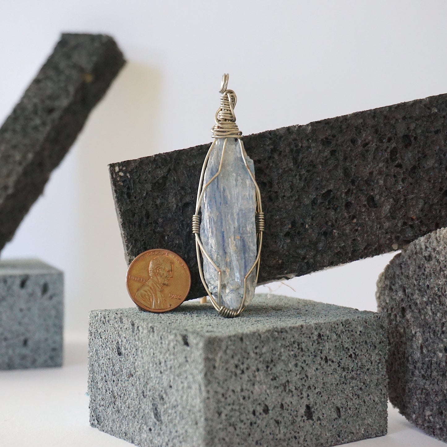 THE COMMUNICATOR PENDANT / BLUE KYANITE