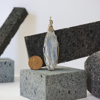 THE COMMUNICATOR PENDANT / BLUE KYANITE