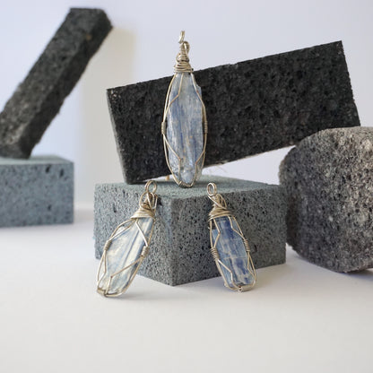 THE COMMUNICATOR PENDANT / BLUE KYANITE