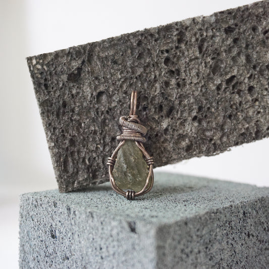 THE INSIGHTFUL PENDANT / MOLDAVITE