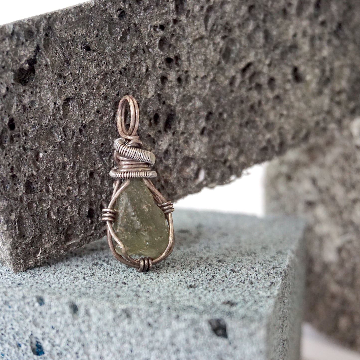 THE INSIGHTFUL PENDANT / MOLDAVITE