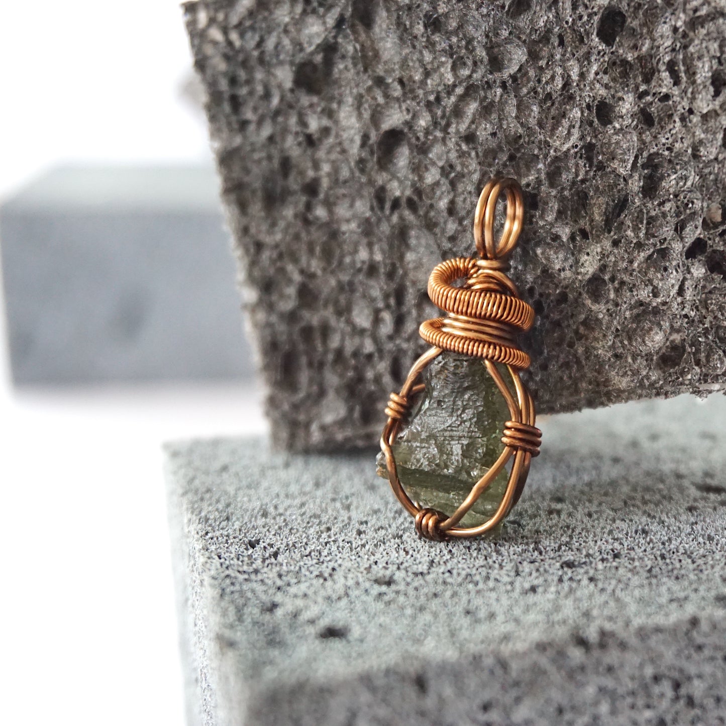 THE COSMIC GIFT PENDANT / MOLDAVITE