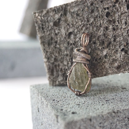 THE INSIGHTFUL PENDANT / MOLDAVITE