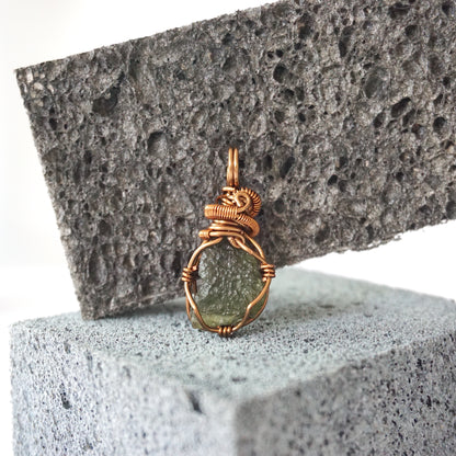 THE COSMIC GIFT PENDANT / MOLDAVITE