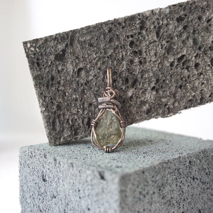 THE INSIGHTFUL PENDANT / MOLDAVITE