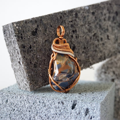 TRUTH TELLER PENDANT / PIETERSITE